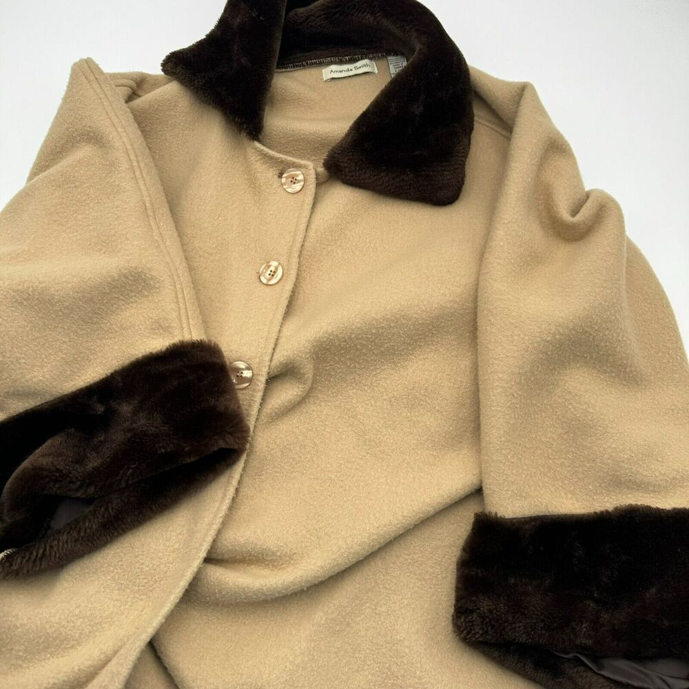 AMANDA SMITH Women's One Size tan cape cloak poncho winter holiday faux fur trim